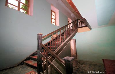 Slott til salgs Plzeňský kraj, okres Klatovy, Klatovy, Plzeňský kraj, Trappeoppgang