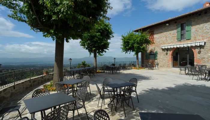 Landhus til salg Reggello, Toscana,  Italien