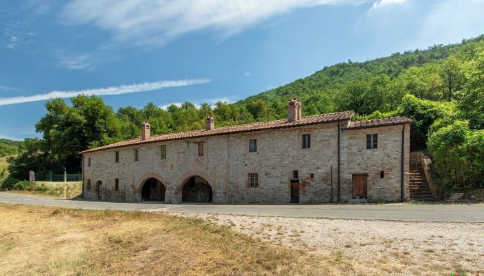 Lantgård till salu Perugia, Umbria