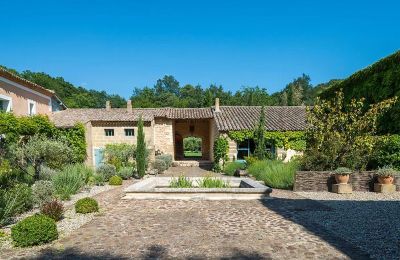 Herregård til salg Uzès, Occitanie, Indre gårdhave