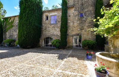 Herregård til salg Uzès, Occitanie, Indre gårdhave