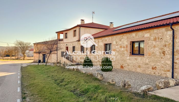 Landhus til salg La Rasa, Castilla y León,  Spanien