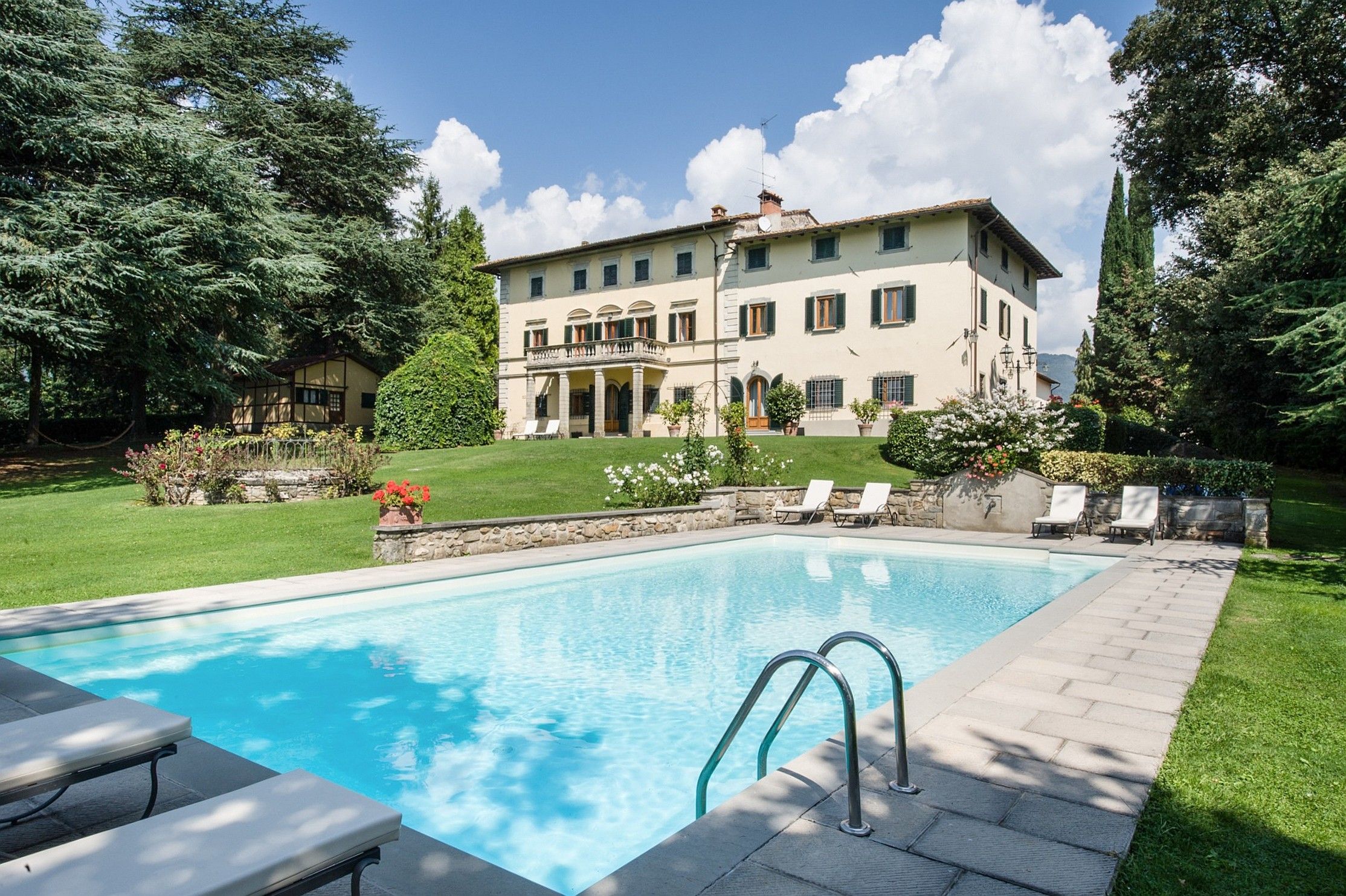 Bilder Historisk villa nær Firenze med agriturisme og SPA, 12 hektar land