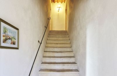 Byhus til salgs Rosignano Marittimo, Toscana, Trapp