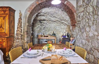 Byhus til salgs Rosignano Marittimo, Toscana, Spisestue