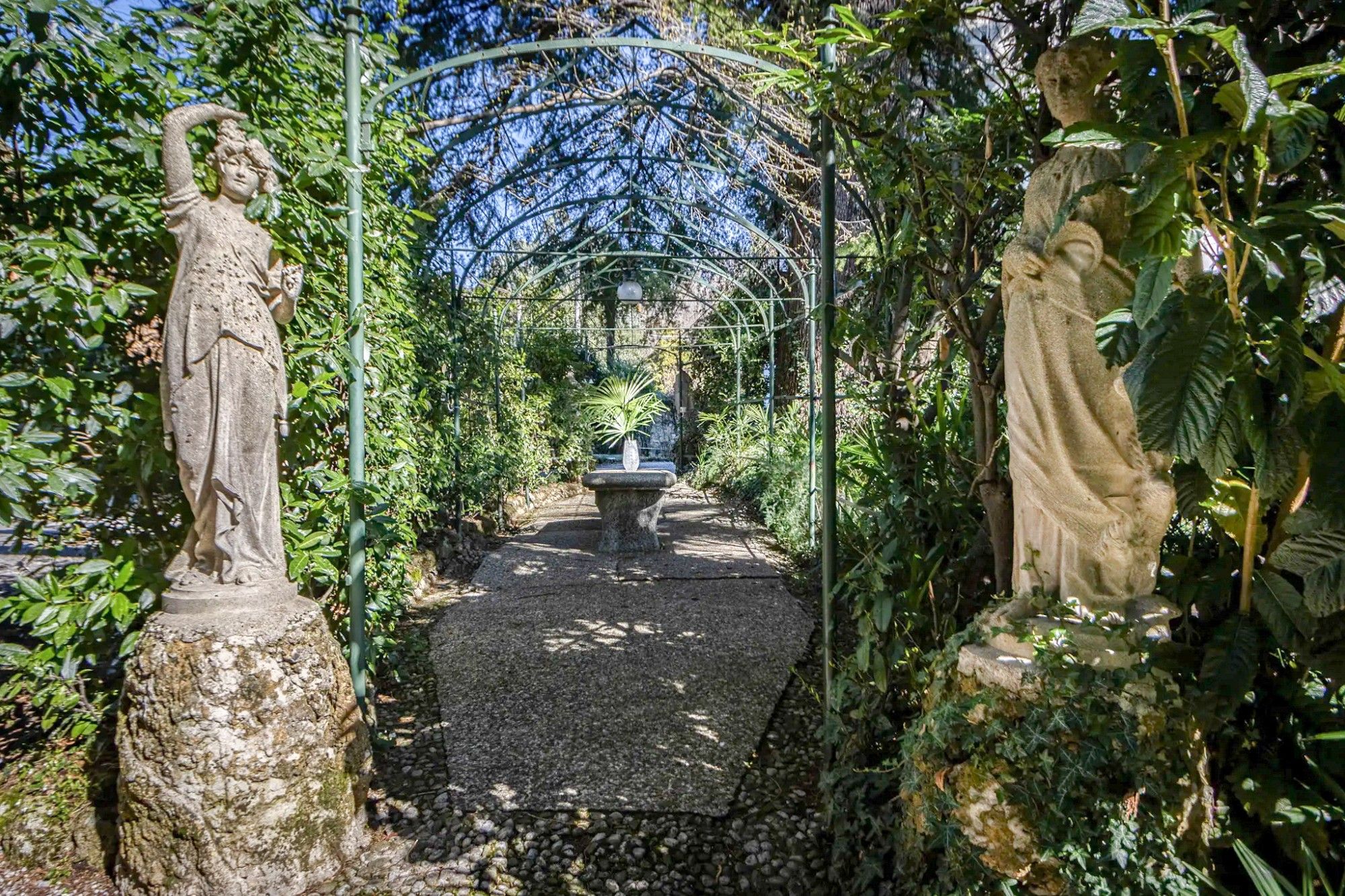 Billeder Historisk villa nær Como med park og gæstehus - Longone al Segrino