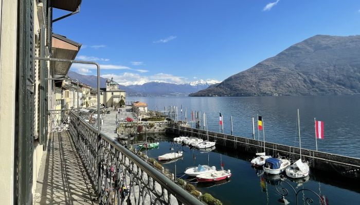 Stilvolles historisches Stadthaus mit schönem Seeblick an der Uferpromenade in Cannobio am Lago Maggiore