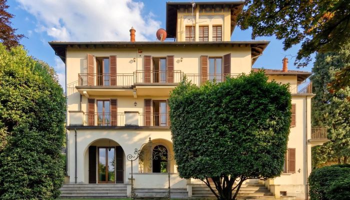 Luxusvilla i Stresa vid Lago Maggiore med panoramatorn och stor trädgård