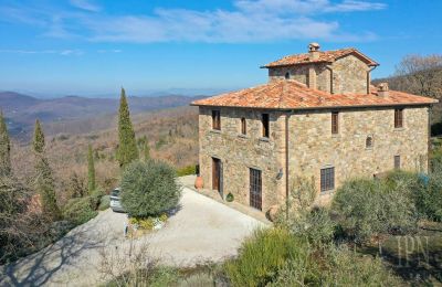 Charakter-Immobilien, Landhaus-Villa mit Panoramablick und beheiztem Pool bei Preggio