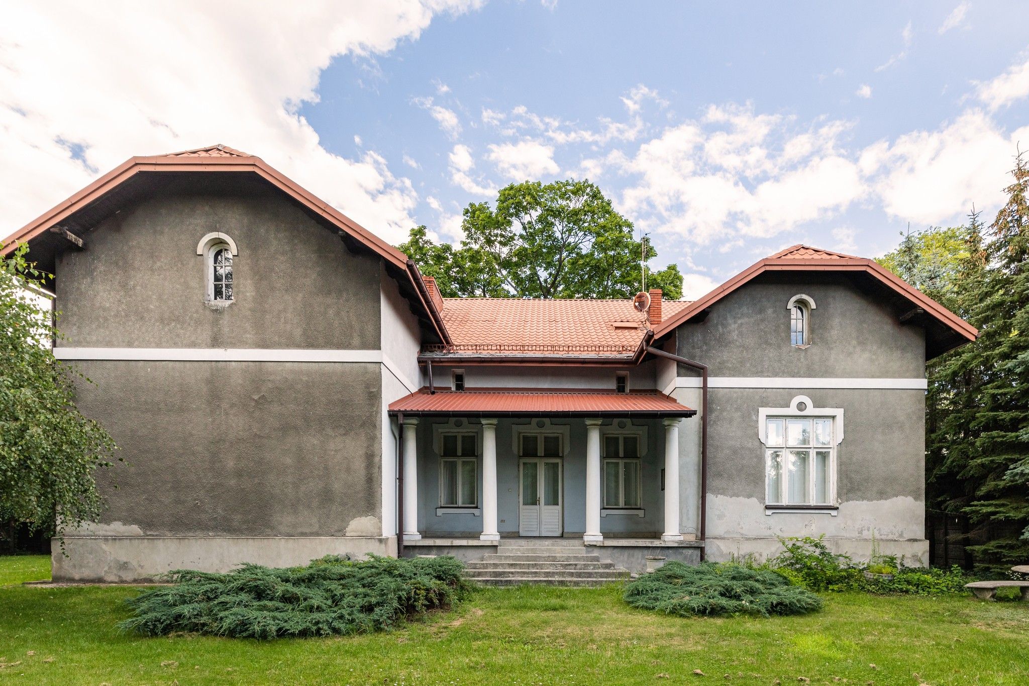 Bilder Historisk förkrigsvilla på 430 m² och 1 800 m² tomt i centrum av Grodzisk Mazowiecki