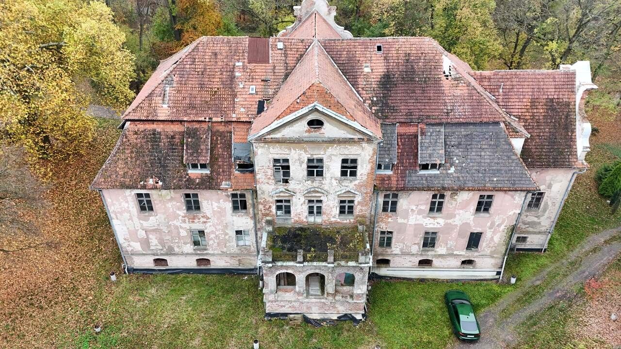 Billeder Historisk herregård i Rychnów med park og stort udviklingspotentiale