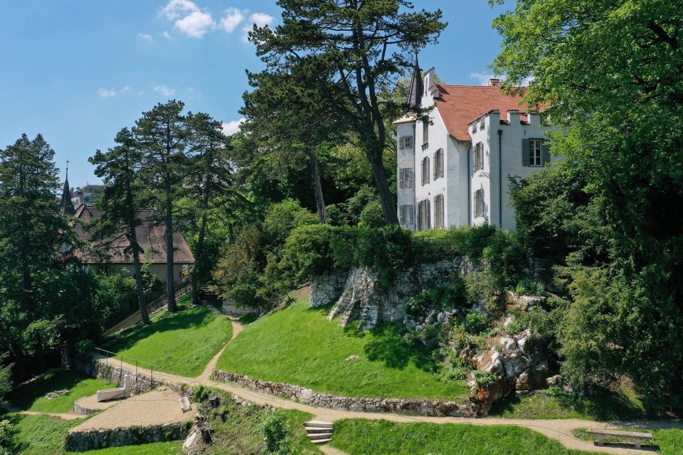 Fotos Pragtfuld herregård i Schweiz med udsigt over Bielsøen