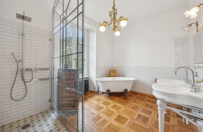 Historisk villa kaufen Biel/Bienne, Alpenstrasse 95, Bern/Berne, Badezimmer mit freistehender Badewanne und begehbarer Dusche
