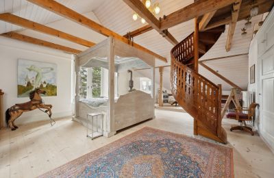 Historisk villa kaufen Biel/Bienne, Alpenstrasse 95, Bern/Berne, Hauptschlafzimmer mit spanischer Wendeltreppe, Galerie und Seesicht