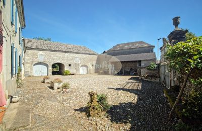 Historisk ejendom til salg Nay, Nouvelle-Aquitaine, Indre gårdhave
