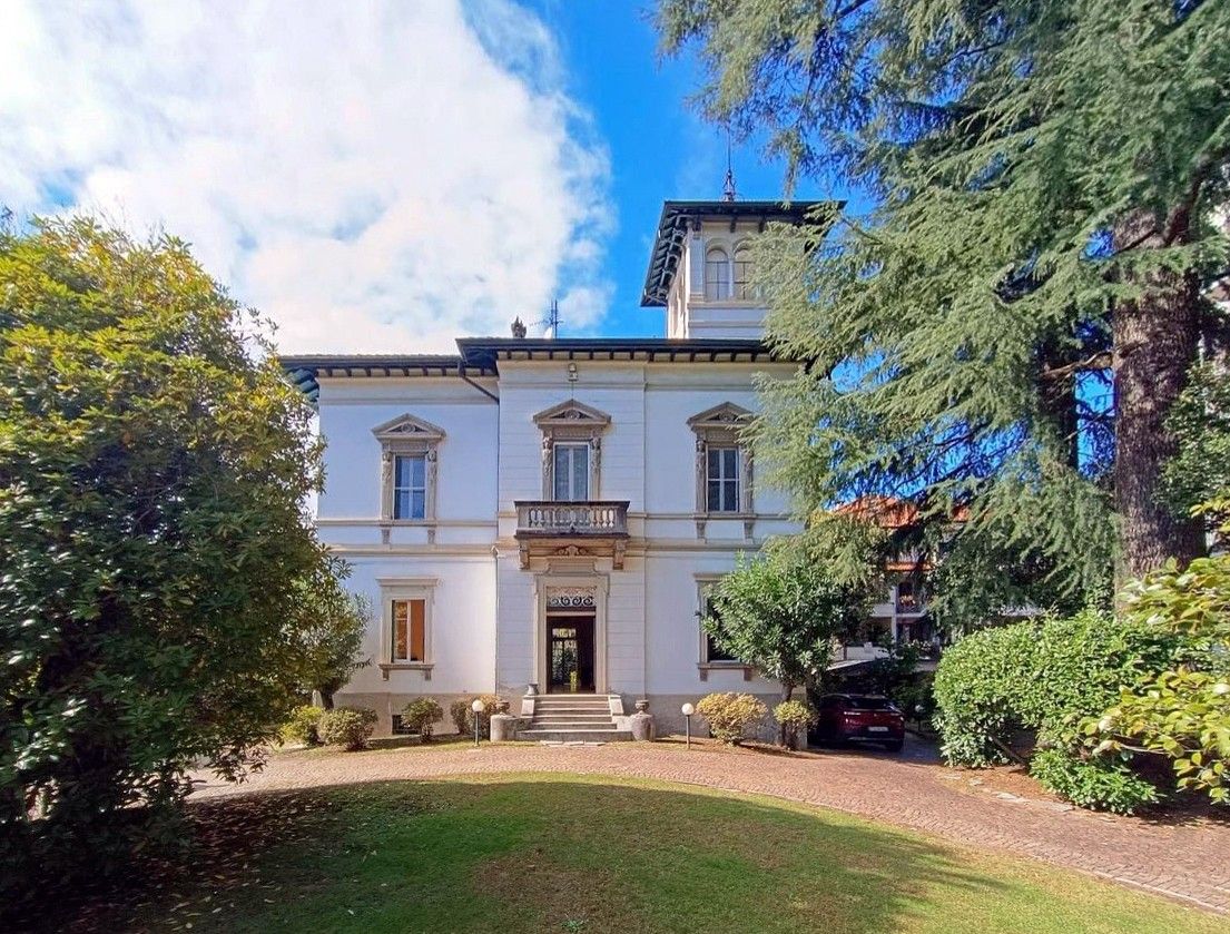 Billeder Lejlighed i historisk villa med park og pool i Verbania Pallanza