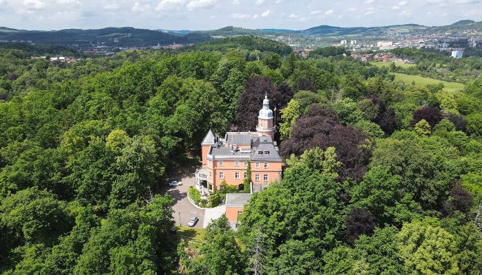 Smukt 19. århundrede slot med betagende udsigt i hjertet af Jelenia Góra