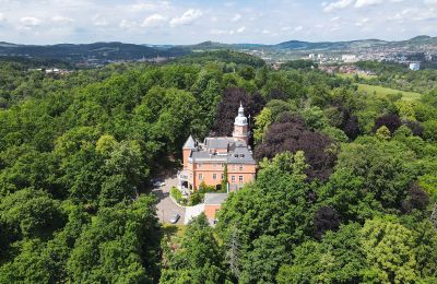 Historiske ejendomme, Smukt 19. århundrede slot med betagende udsigt i hjertet af Jelenia Góra
