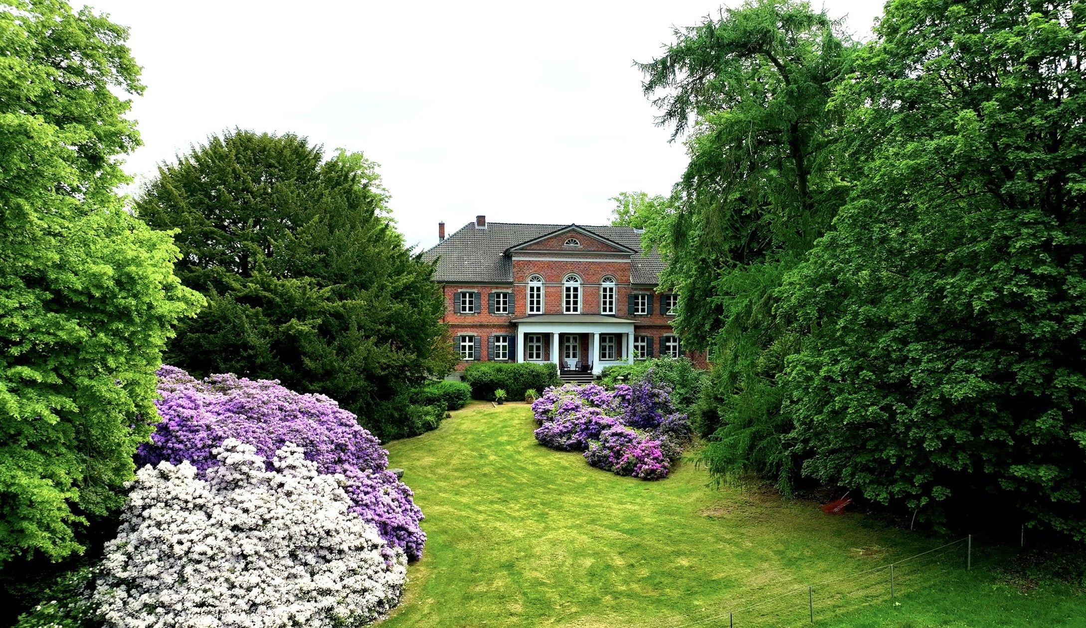 Billeder Drømmeagtig herregård nær Hamborg med park i Lenné-stil