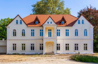Karaktereiendommer, Herregård nær Wrocław med park, velværeavdeling og mulighet for hestehold