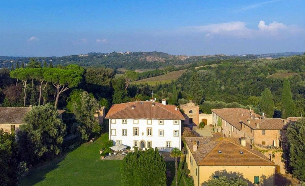 Bilder Prestisjefylt residens i hjertet av Chianti Pisano med flyplass og 320 hektar skog