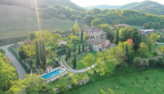 Landsted til salgs Lerchi, Umbria,  Italia