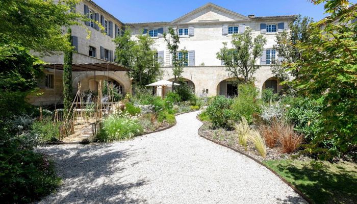 Historisk exklusiv fastighet nära Avignon i Provence