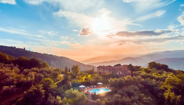 Landsted til salgs Pistoia, Toscana,  Italia