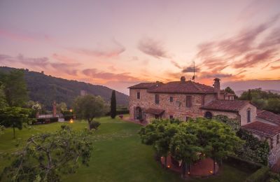 Landhus til salg Pistoia, Toscana, Dronefoto