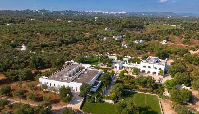 Landsted til salgs Ostuni, Puglia,  Italia