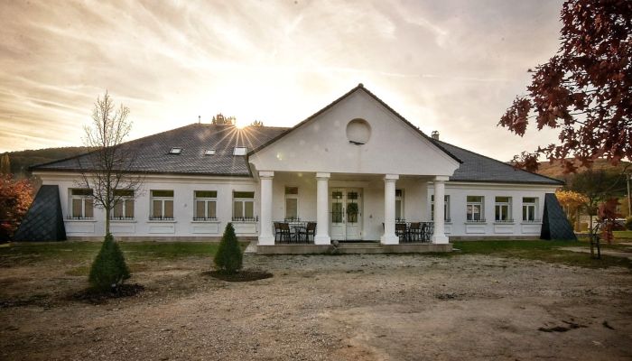 Herrgård till salu Trenčiansky kraj, okres Trenčín, Melčice - Lieskové, Melčice,  Slovakien