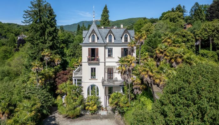 Historisk villa till salu Luino, Lombardiet	,  Italien