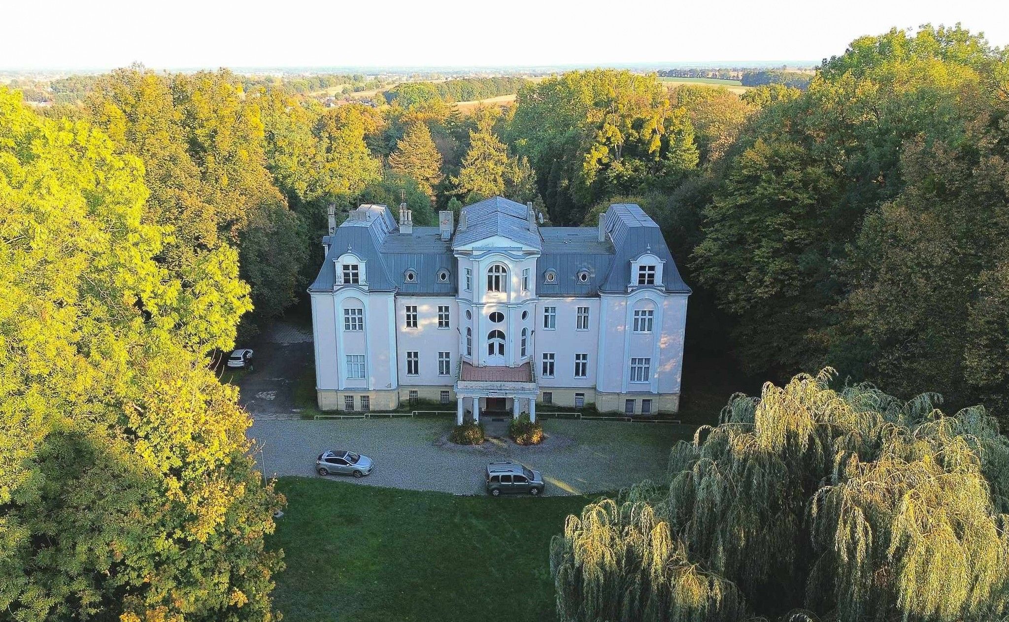 Bilder Nyrenessanse Herregård i Schlesien med 9 hektar parkområde