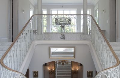 Herregård til salgs Ojrzanów, Pałac w Ojrzanowie, województwo mazowieckie, Trappeoppgang