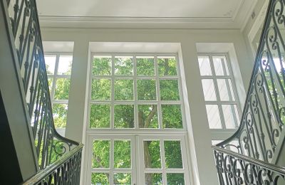 Herregård til salgs Ojrzanów, Pałac w Ojrzanowie, województwo mazowieckie, Treppenhaus