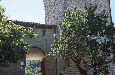 Historiske ejendomme, Middelaldertårn – Oltrepò Pavese, det nye Toscana