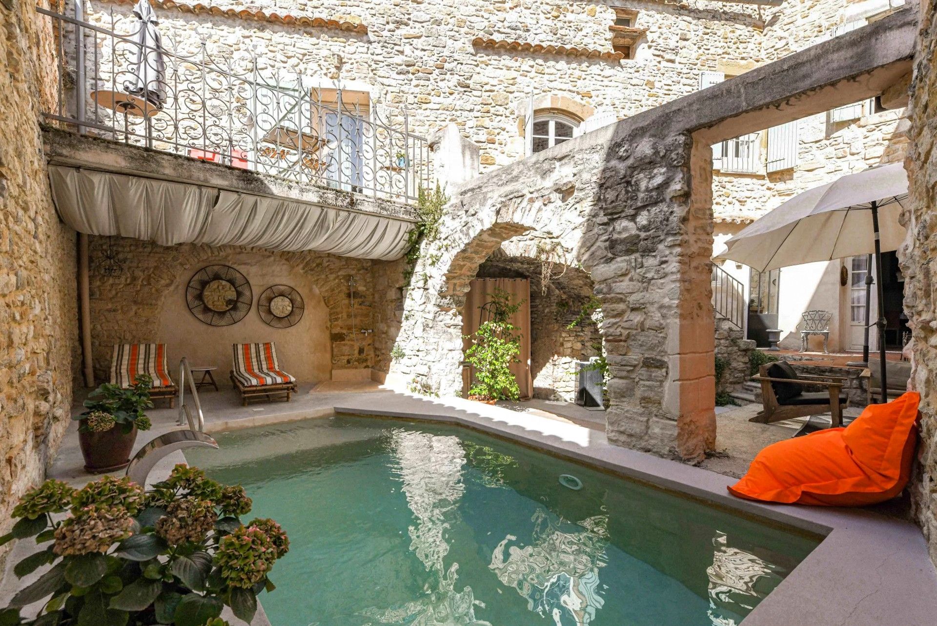 Fotos Haus mit Charakter, historischem Charme, Pool und Terrasse bei Uzès
