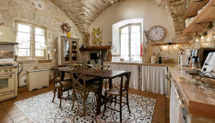  Uzès 4