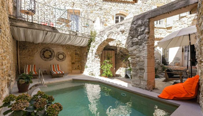 Hus med karakter, historisk charme, pool og terrasse nær Uzès