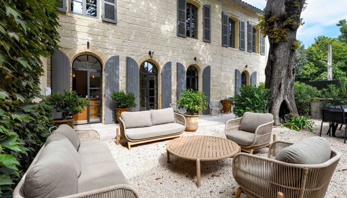 Historisk eiendom til salgs Uzès, Occitanie,  Frankrike