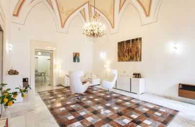 Stadshus Oria, Puglia