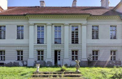 Slott till salu Siedlec, Pałac w Siedlcu, Storpolen, Bakifrån