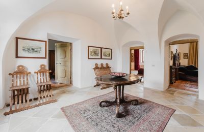 Slott till salu 4693 Desselbrunn, Øvre Østerrike, Der lichtdurchflutete Flur im zweiten Obergeschoss