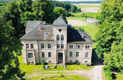 Historische Immobilien, Gutshaus Kobrow in Mecklenburg - Restaurierte Gutshaushälfte steht zum Verkauf