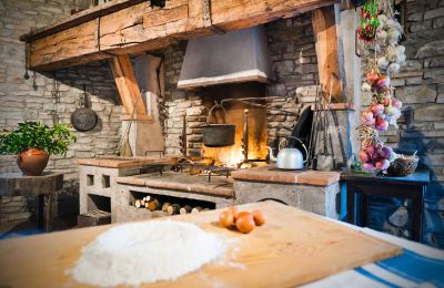 Stadspalats till salu Mercatello sul Metauro, Marche, Kök