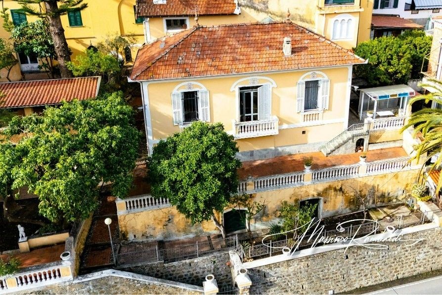 Billeder Villa Martini ora Revelli, in stile Liberty, in vendita a Taggia