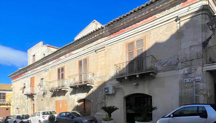 Stadspalats till salu Palma di Montechiaro, Sicilia
