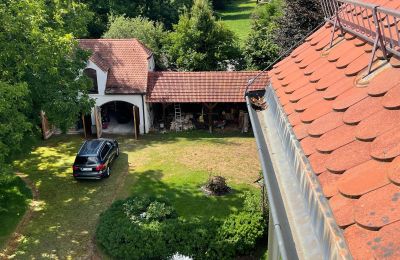 Schloss kaufen 84375 Kirchdorf am Inn, Hofmarkstraße 2, Bayern, Blick vom Turmzimmerchen zur Garage