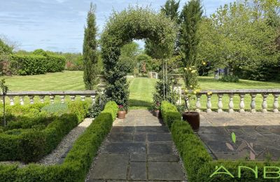 Landhus til salg Mouzon, Nouvelle-Aquitaine, Have