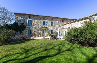 Historische Immobilien, Mas bei Uzès mit Nebengebäuden, 6.600 m² Park und Pool
